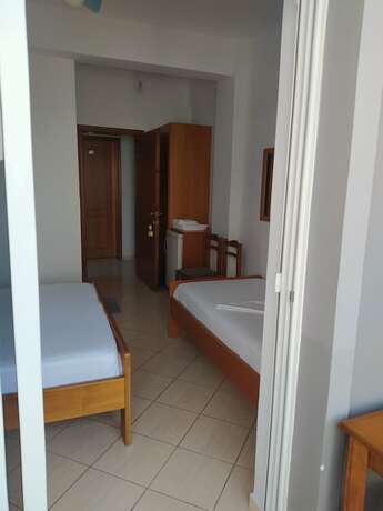 Imagen de la habitación del Hotel Chicago, Gjasht&euml;. Foto 15
