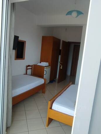Imagen de la habitación del Hotel Chicago, Gjasht&euml;. Foto 17