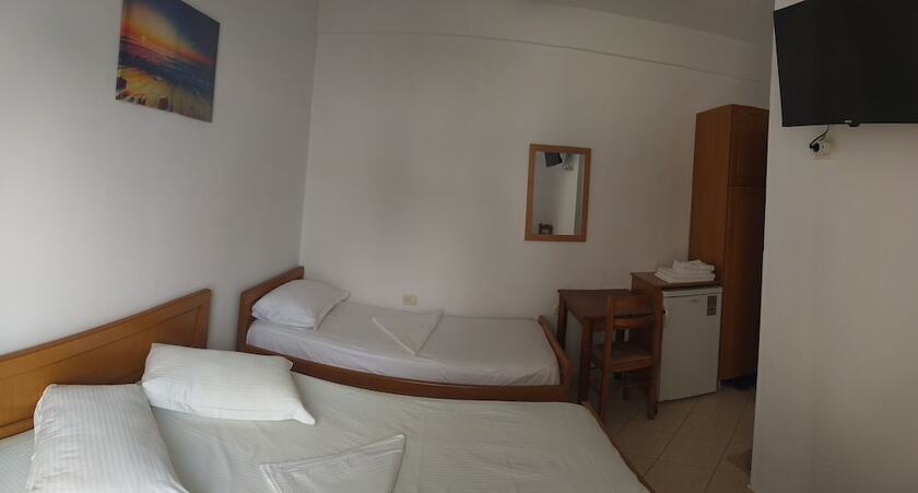Imagen general del Hotel Chicago, Gjasht&euml;. Foto 6