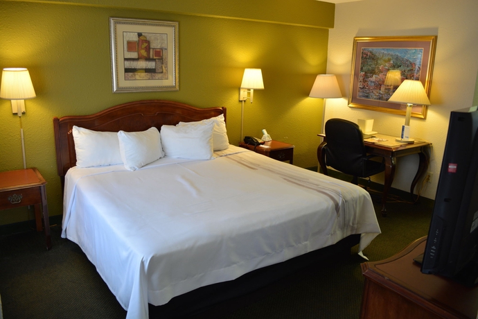 Imagen general del Hotel Chicago Lake Shore. Foto 2