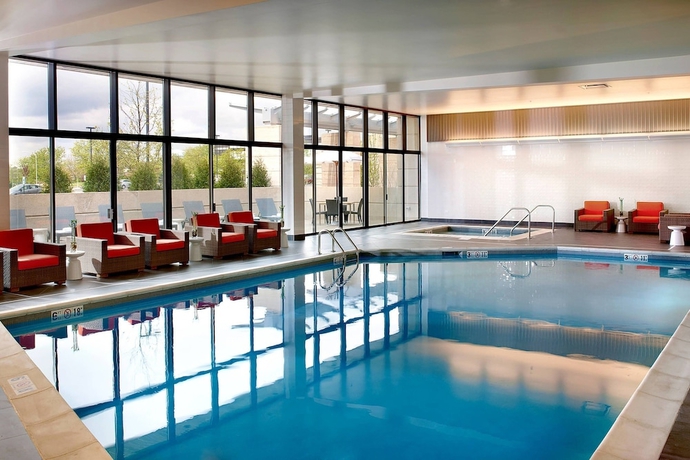 Imagen de la piscina del Hotel Chicago Marriott Naperville. Foto 19