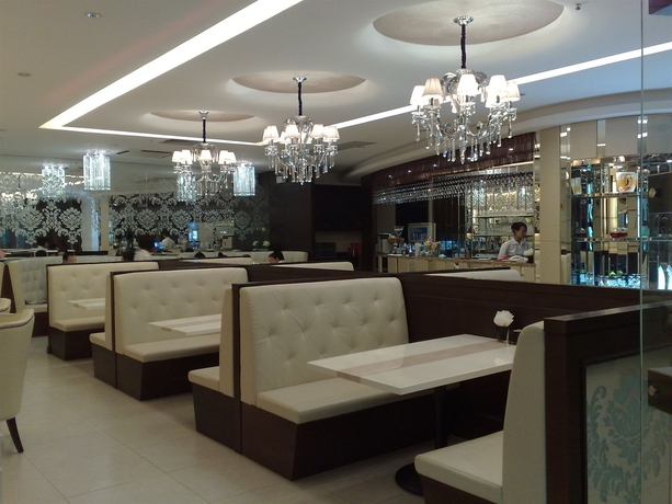 Imagen del bar/restaurante del Hotel Chicago Suites International. Foto 3