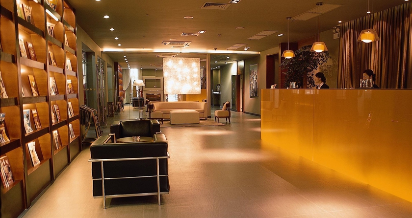 Imagen de los interiores del Hotel Chicago Suites International. Foto 5