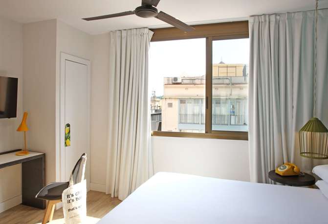 Imagen de la habitación del Hotel Chicandbasic Lemon Barcelona. Foto 4