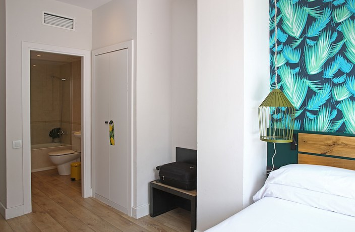 Imagen de la habitación del Hotel Chicandbasic Lemon Barcelona. Foto 10