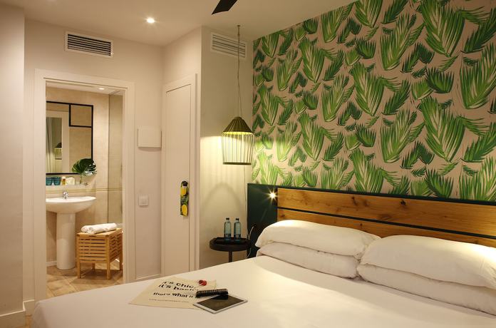 Imagen de la habitación del Hotel Chicandbasic Lemon Barcelona. Foto 16