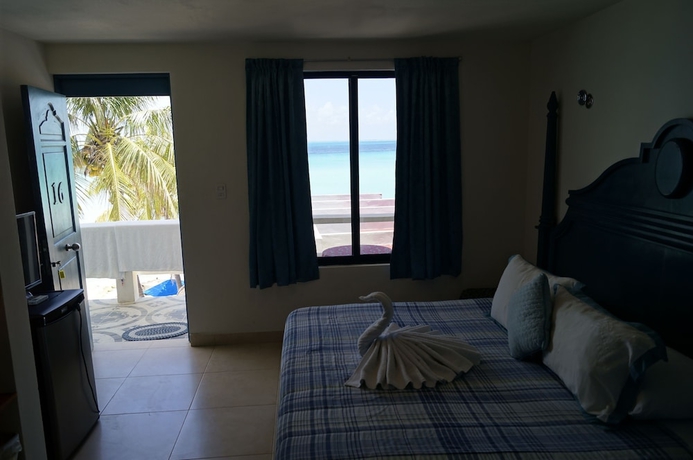 Imagen de la habitación del Hotel Chichis and Charlies Beachfront. Foto 2