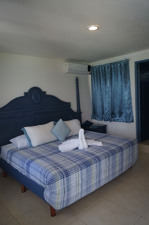 Imagen de la habitación del Hotel Chichis and Charlies Beachfront. Foto 3