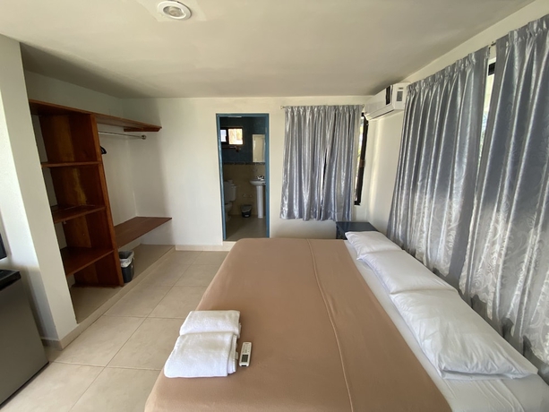 Imagen de la habitación del Hotel Chichis and Charlies Beachfront. Foto 9