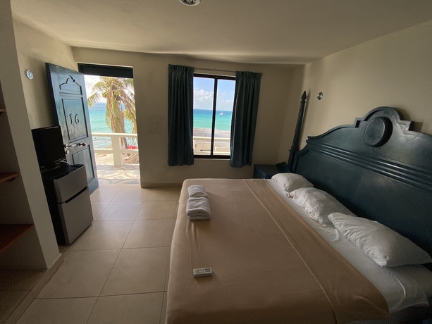 Imagen de la habitación del Hotel Chichis and Charlies Beachfront. Foto 13