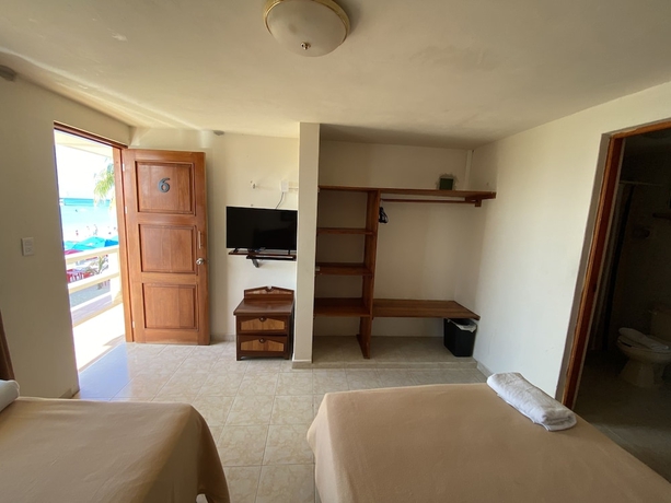 Imagen de la habitación del Hotel Chichis and Charlies Beachfront. Foto 16