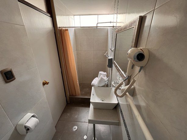 Imagen de la habitación del Hotel Chikanes. Foto 14