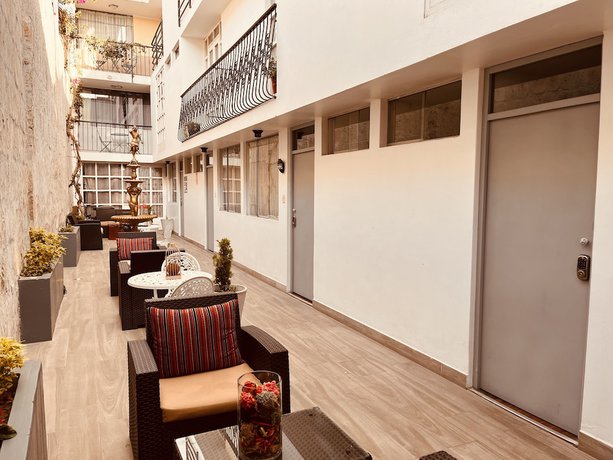 Imagen de la habitación del Hotel Chikanes. Foto 16