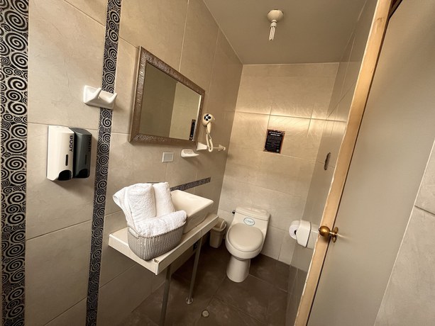 Imagen de la habitación del Hotel Chikanes. Foto 17