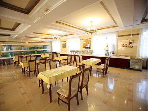 Imagen del bar/restaurante del Hotel Chinaworld Century Towers. Foto 2