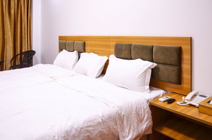 Imagen de la habitación del Hotel Chinese Business. Foto 6