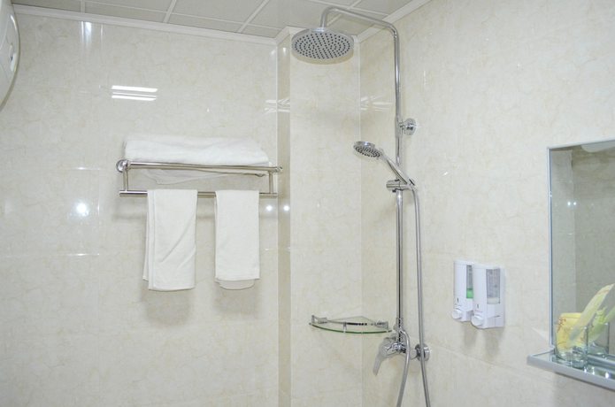 Imagen de la habitación del Hotel Chinese Business. Foto 16
