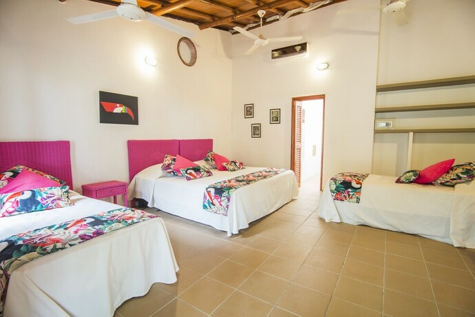 Imagen de la habitación del Hotel Chiniu. Foto 33