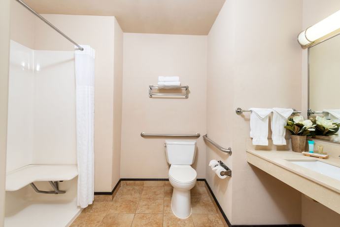 Imagen de la habitación del Hotel Chino Hills. Foto 11