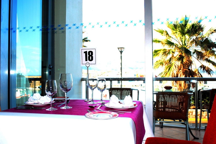 Imagen del bar/restaurante del Hotel Chios Chandris. Foto 3