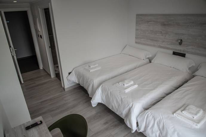 Imagen de la habitación del Hotel Chips Fene. Foto 7