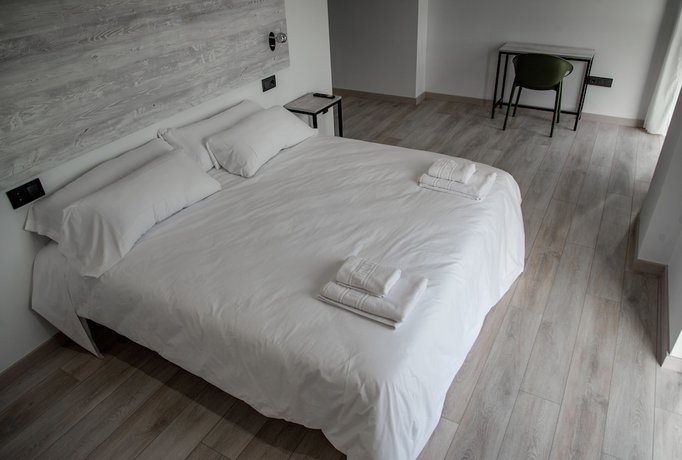 Imagen de la habitación del Hotel Chips Fene. Foto 15