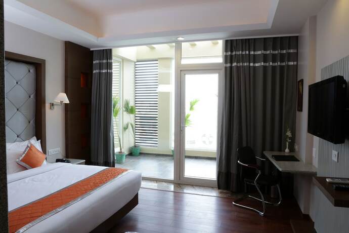Imagen de la habitación del Hotel Chirag. Foto 13