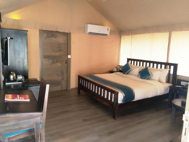Imagen de la habitación del Hotel Chirag. Foto 17