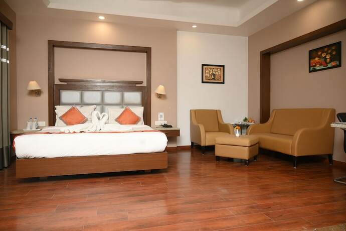Imagen de la habitación del Hotel Chirag. Foto 30