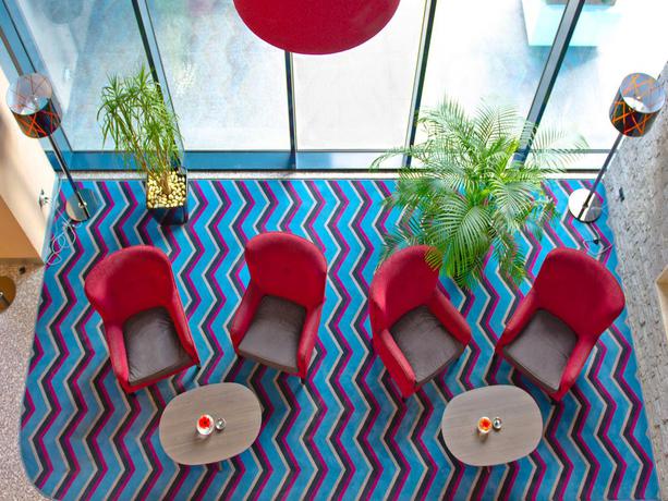 Imagen de los interiores del Hotel Chirag Plaza. Foto 13