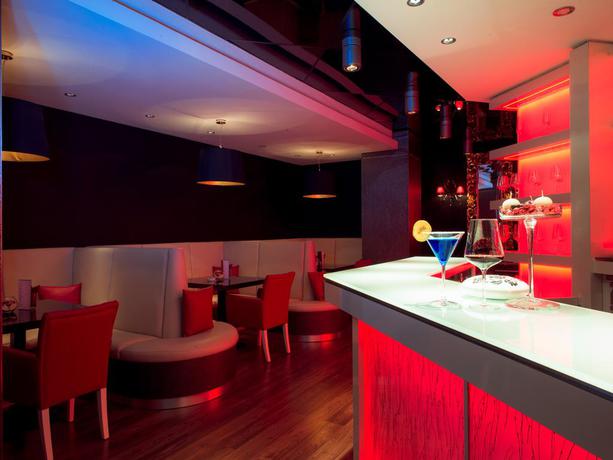 Imagen del bar/restaurante del Hotel Chirag Plaza. Foto 5