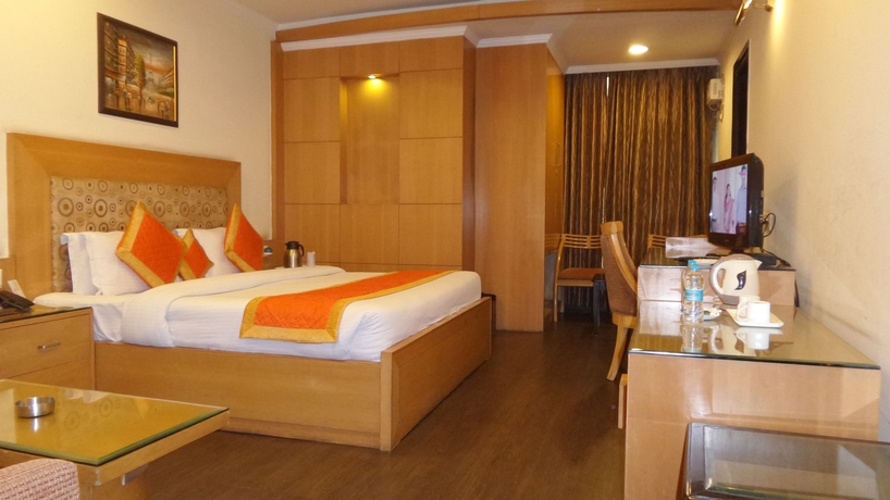 Imagen de la habitación del Hotel Chirag Residency. Foto 1