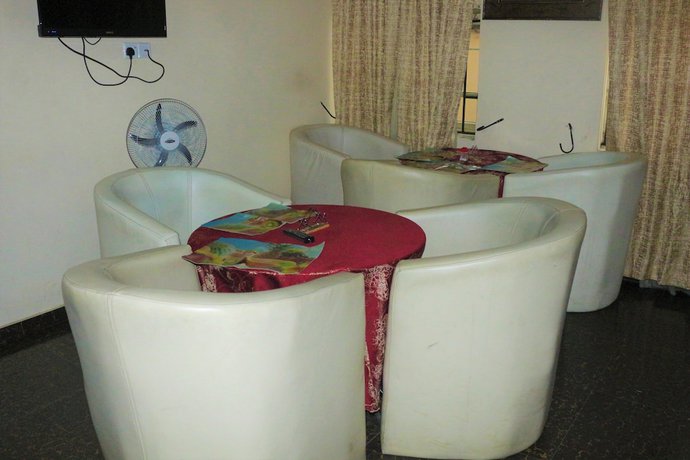 Imagen del bar/restaurante del Hotel Chisam Suites Annex. Foto 3