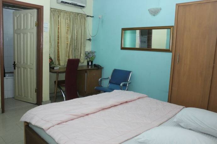 Imagen de la habitación del Hotel Chisam Suites. Foto 15