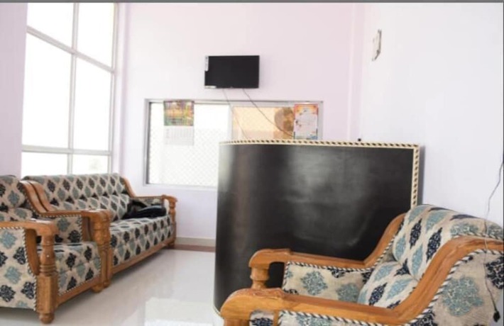 Imagen de la habitación del Hotel Chitrakoot Darshan. Foto 7