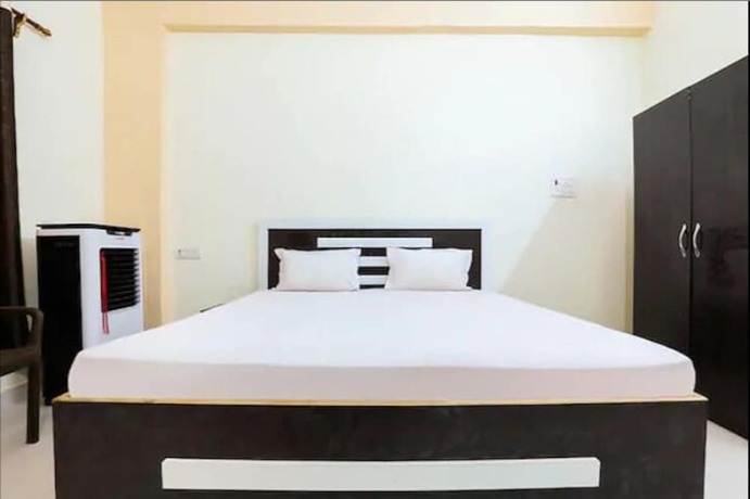 Imagen de la habitación del Hotel Chitrakoot Darshan. Foto 11