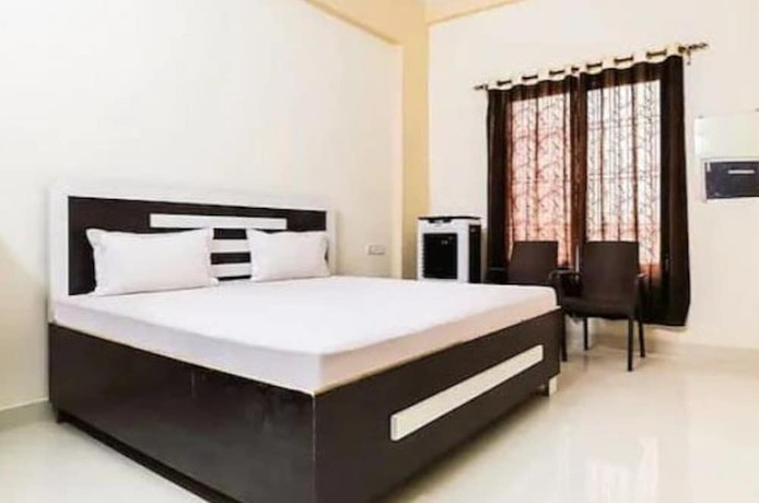 Imagen de la habitación del Hotel Chitrakoot Darshan. Foto 13