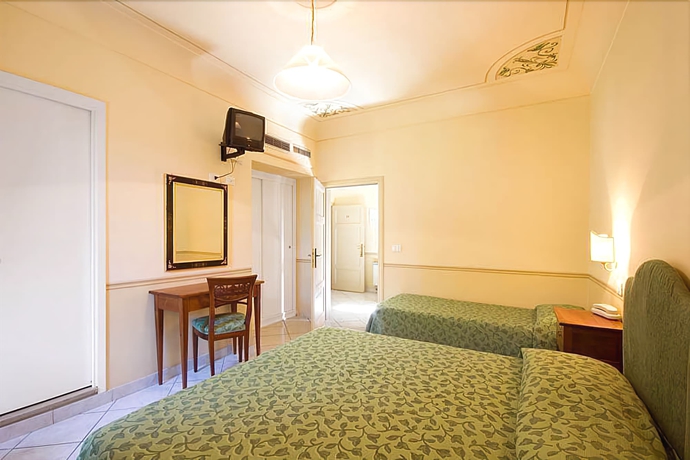 Imagen de la habitación del Hotel Chiusarelli. Foto 9