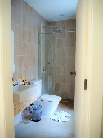 Imagen de la habitación del Hotel Chivani Pattaya. Foto 15