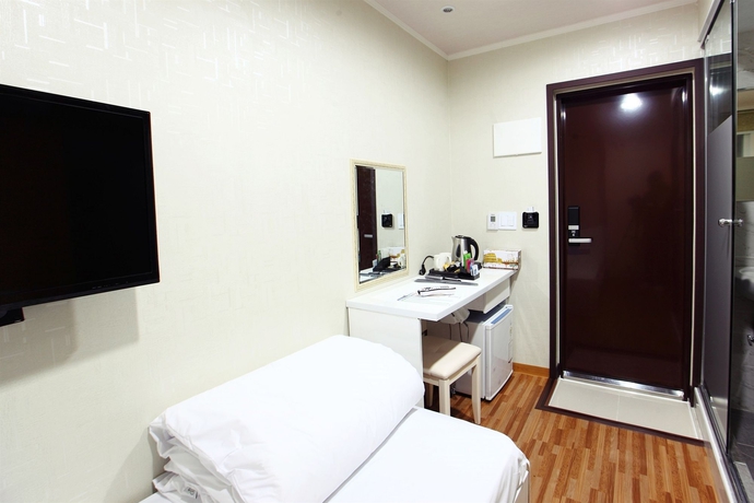 Imagen de la habitación del Hotel Chloe Guest House. Foto 4