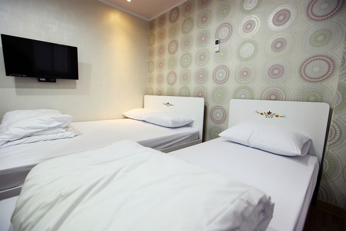 Imagen de la habitación del Hotel Chloe Guest House. Foto 5