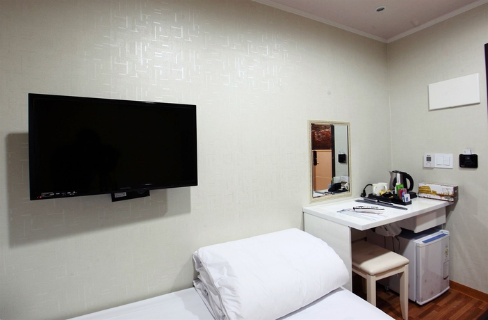 Imagen de la habitación del Hotel Chloe Guest House. Foto 8