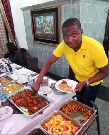 Imagen del bar/restaurante del Hotel Choice gate and Suites. Foto 4