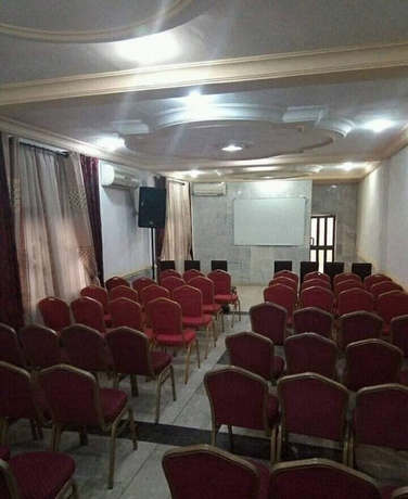 Imagen de los interiores del Hotel Choice gate and Suites. Foto 14