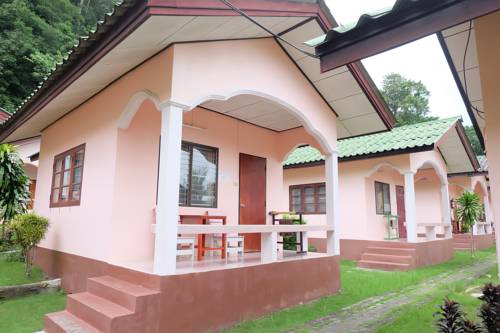 Imagen de la habitación del Hotel Chokdee Resort. Foto 15