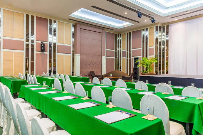 Imagen general del Hotel Cholchan Pattaya Beach Resort. Foto 4
