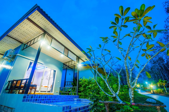 Imagen de los exteriores del Hotel Chomphu Resort Khaolak. Foto 12