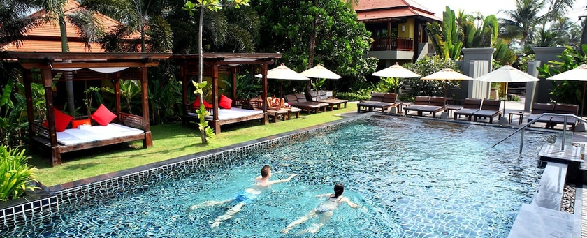 Imagen de la piscina del Hotel Chongfah Resort. Foto 19