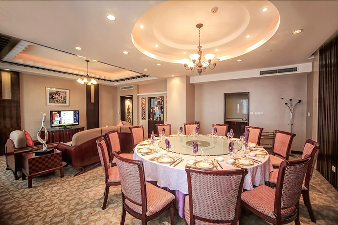Imagen del bar/restaurante del Hotel Chongqing Carlton. Foto 3