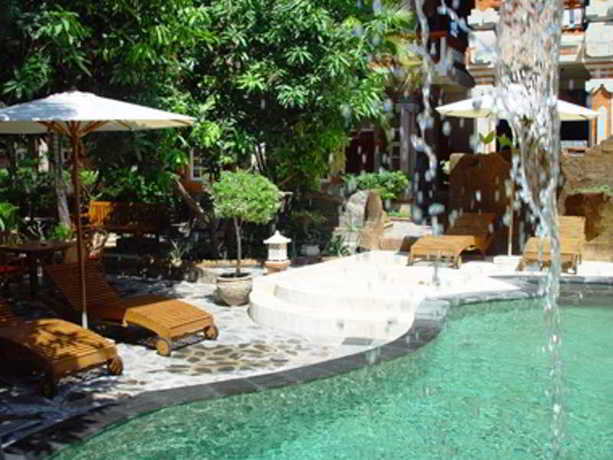 Imagen de la piscina del Hotel Chonos. Foto 20